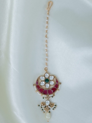 Elegant pachi kundan tikka