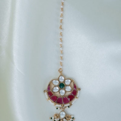 Elegant pachi kundan tikka