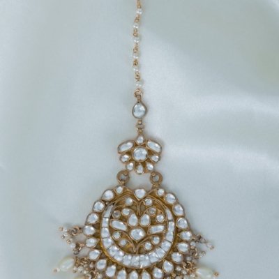 Classy pachi kundan tikka