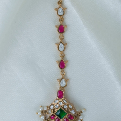 Jadau kundan tikka
