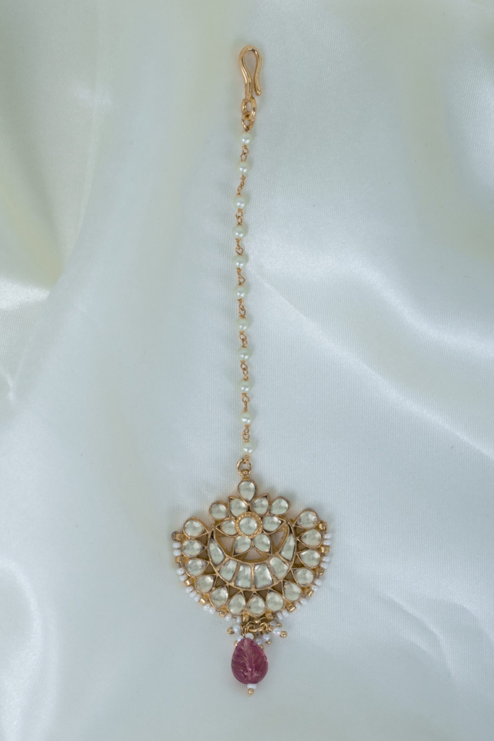 Classic white pachi kundan tikka