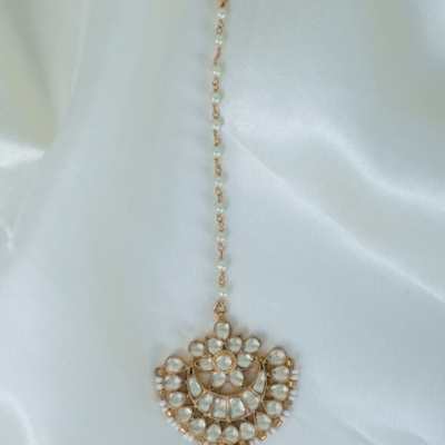 Classic white pachi kundan tikka