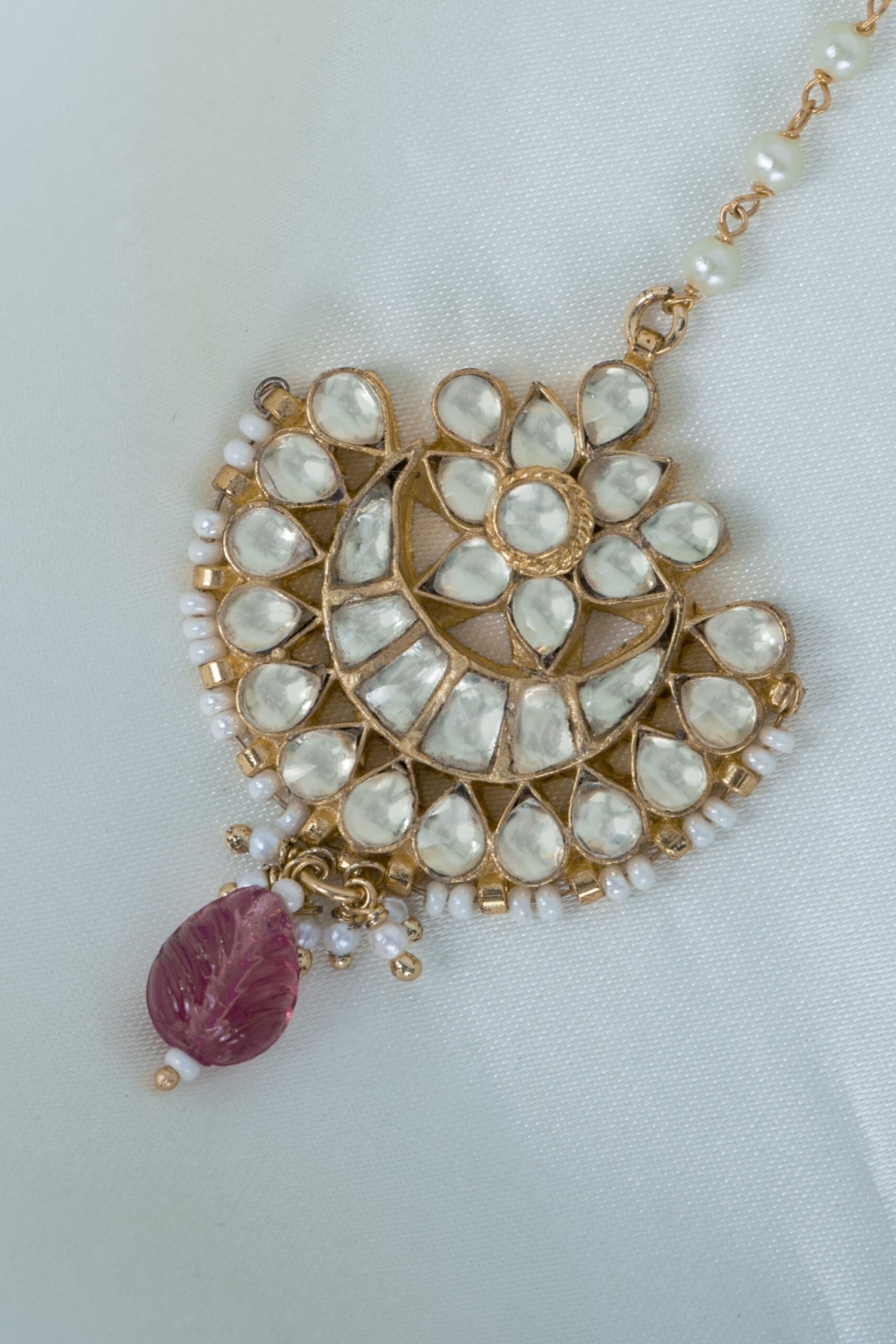 Classic white pachi kundan tikka - Image 2