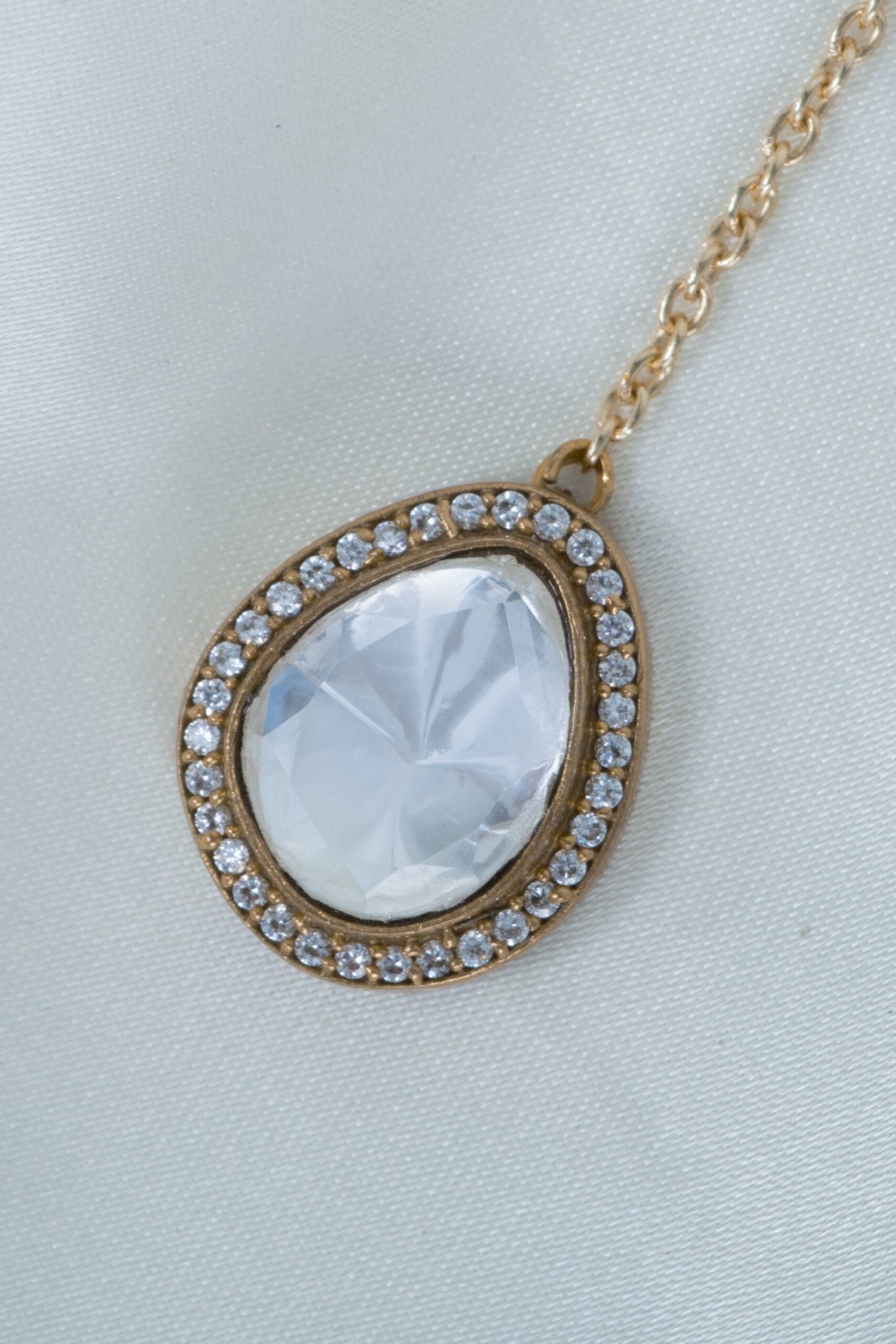 Stunniing moissanite tikka