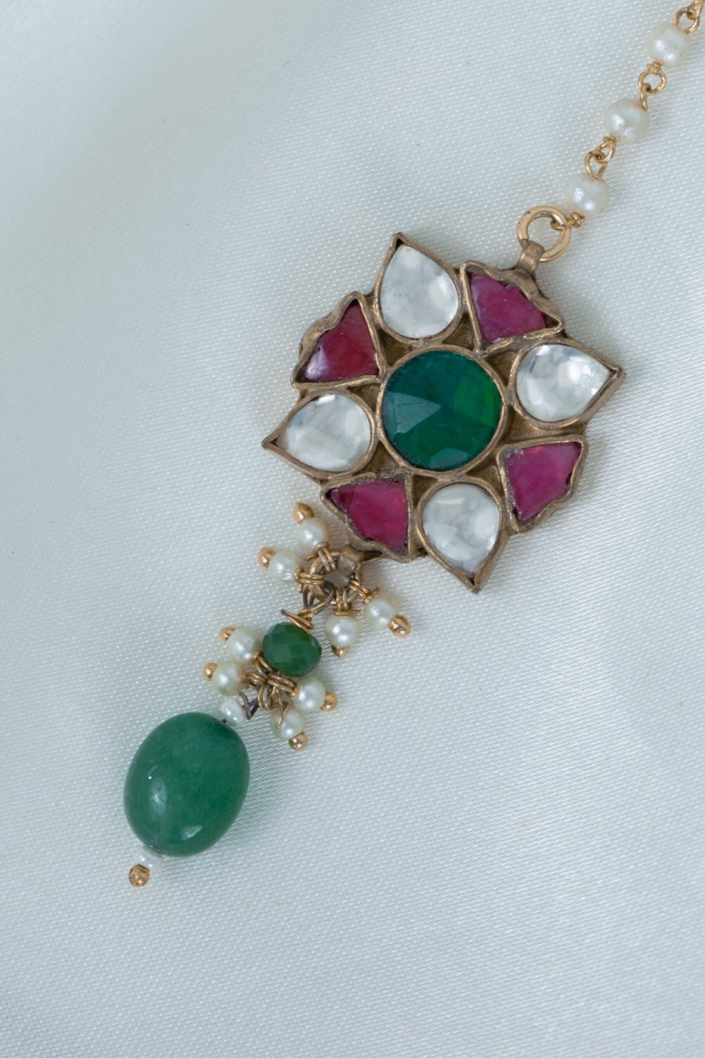 Cute square pachi kundan tikka - Image 2