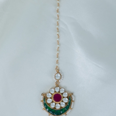 Adorable pachi kundan tikka ( 3 colours)