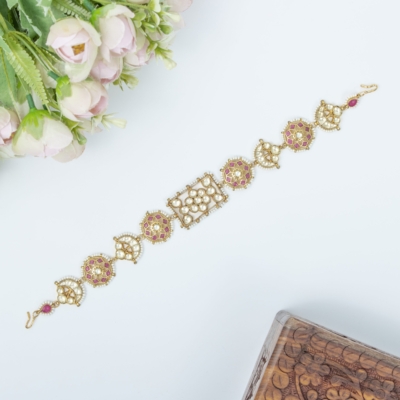 Beautiful kundan mathapatti