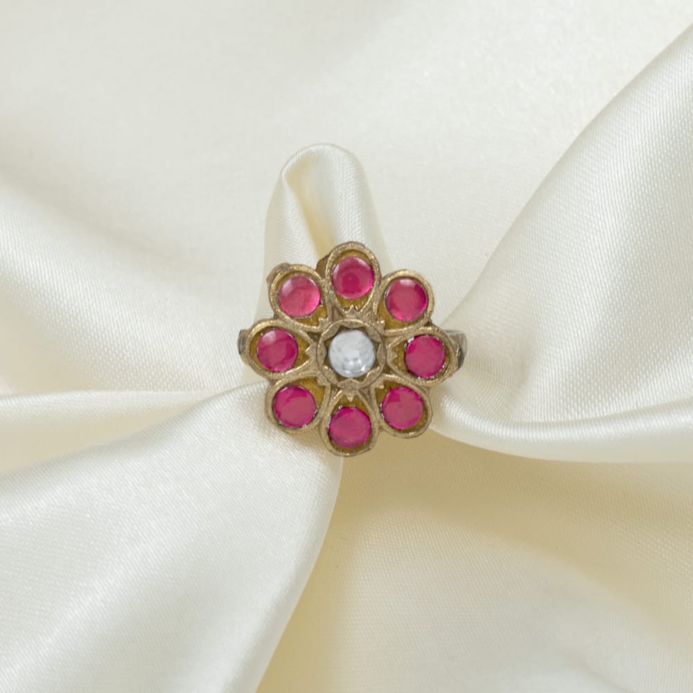 Elegant jadau finger ring