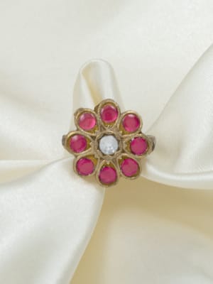 Elegant jadau finger ring