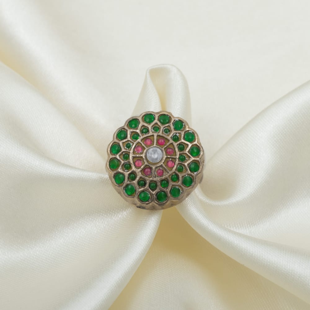 Ritzy jadau finger ring