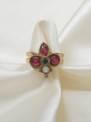 Jadau finger ring