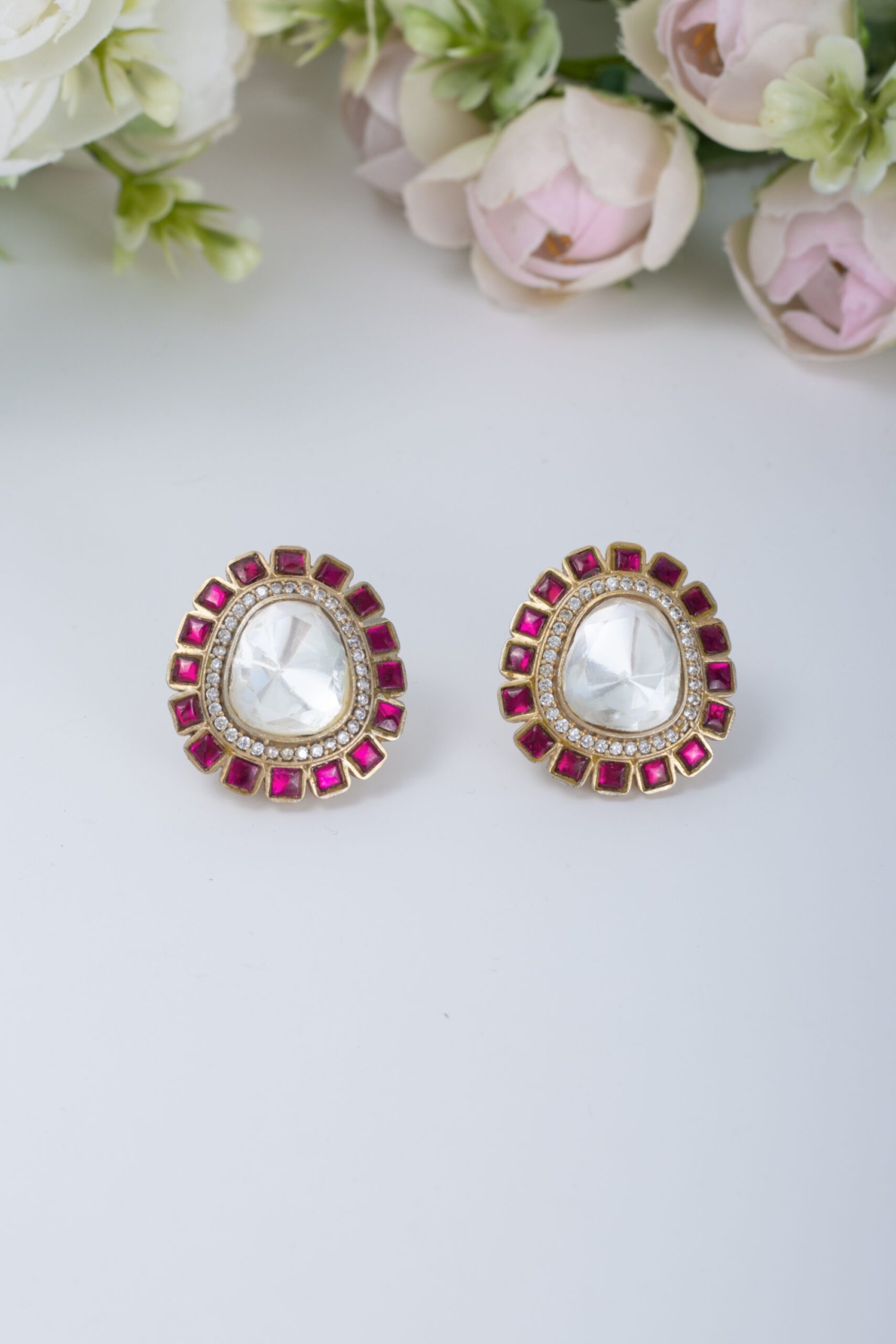 Classic kundan stud
