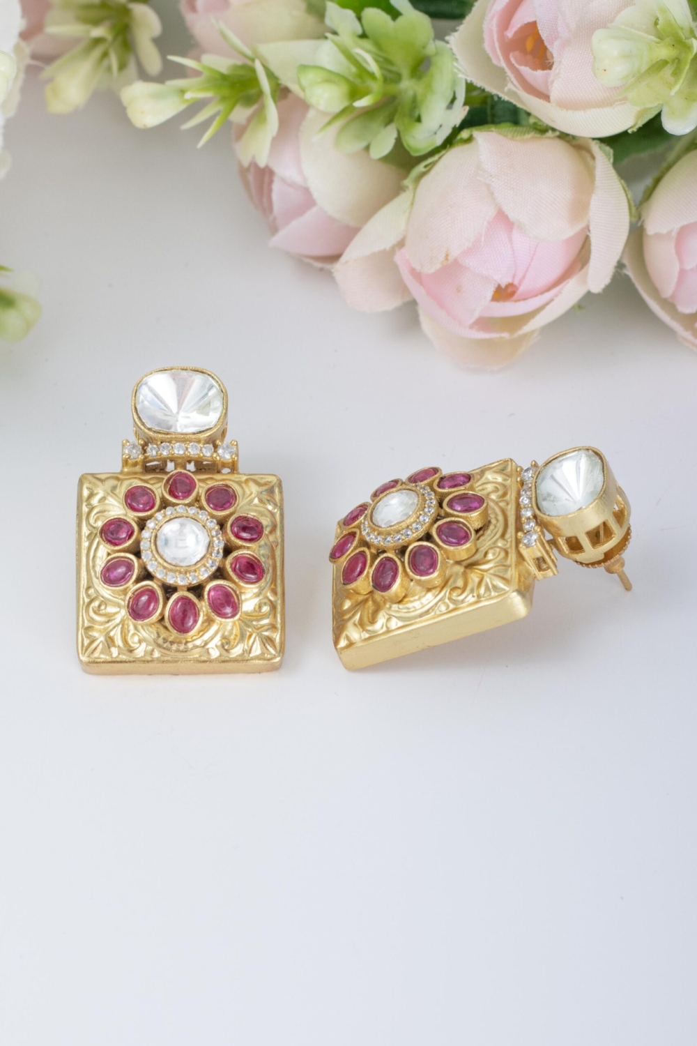 Eye catching studs - Image 2