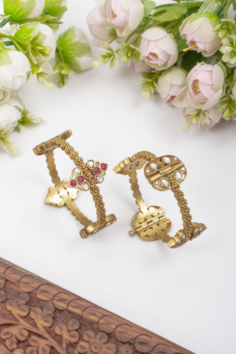 Antique jadau kundan bangles