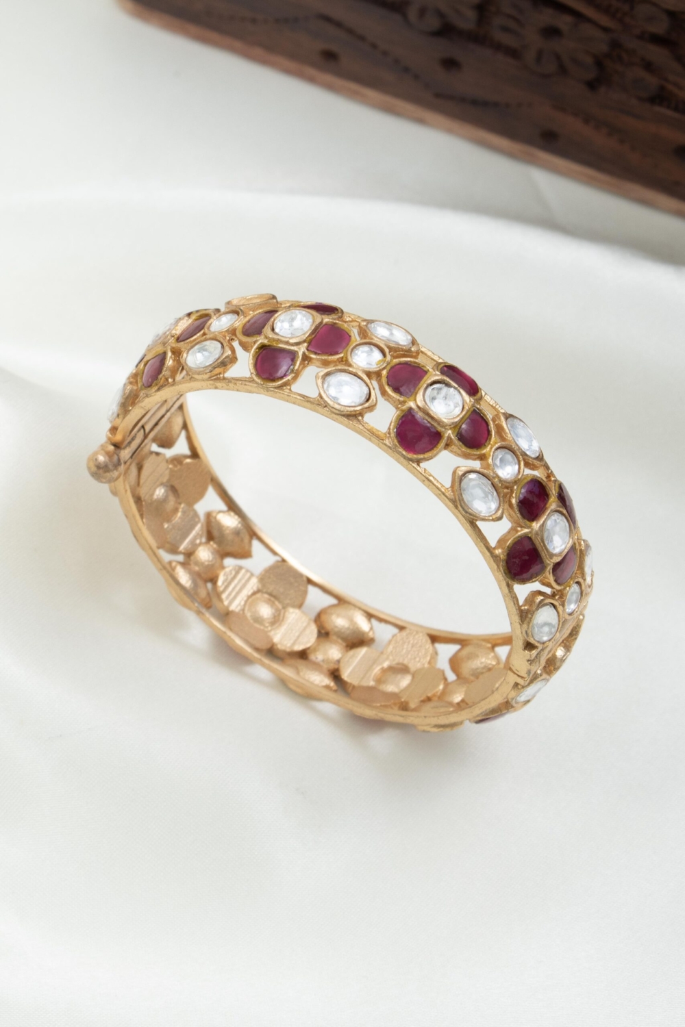Sculpted Kundan Kada - Image 2