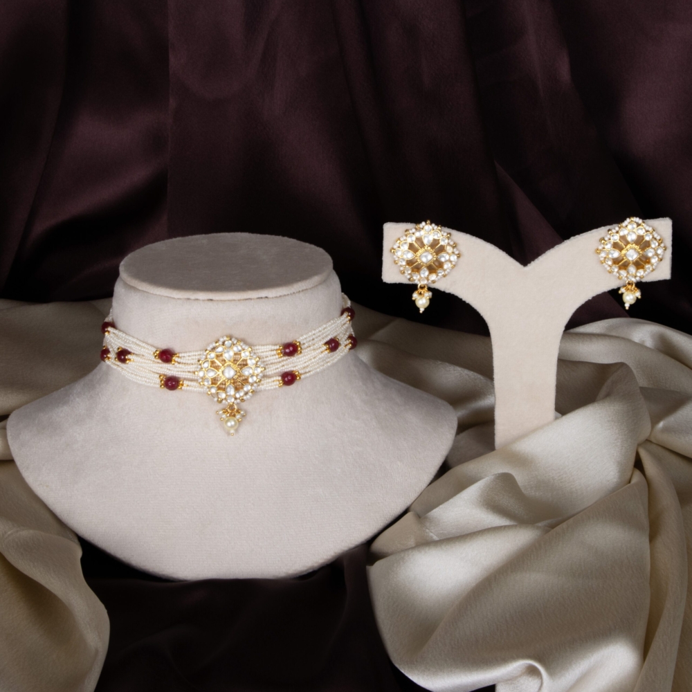 Subtle Kundan Necklace